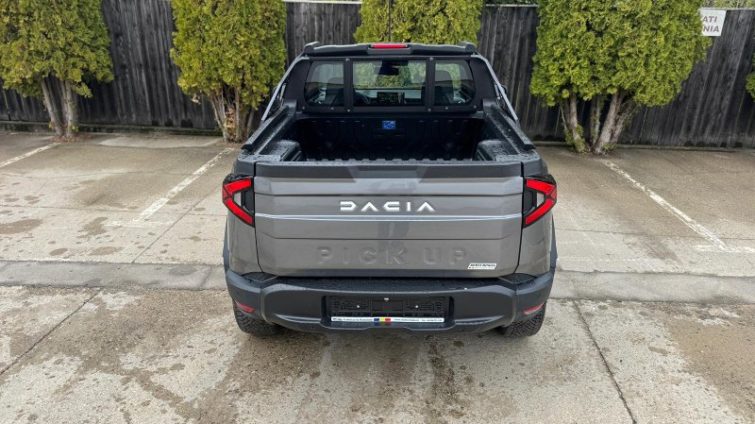Dacia Duster pick-up cabină simplă