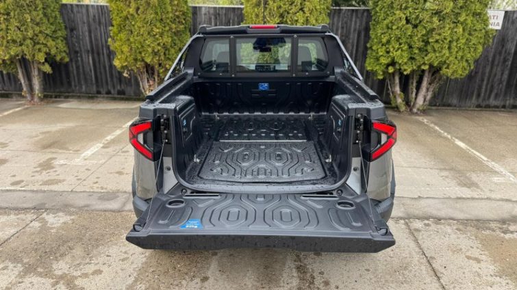 Dacia Duster pick-up cabină simplă