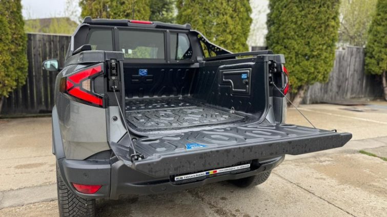 Dacia Duster pick-up cabină simplă