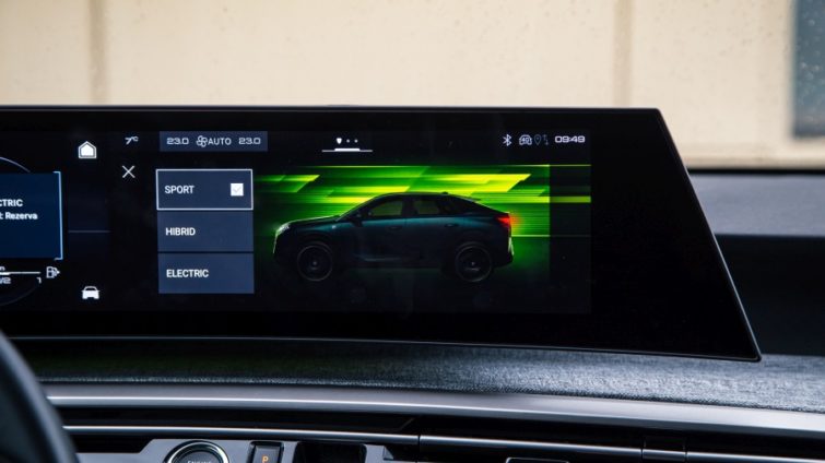 test 13 modele PHEV 2026 Peugeot 3008