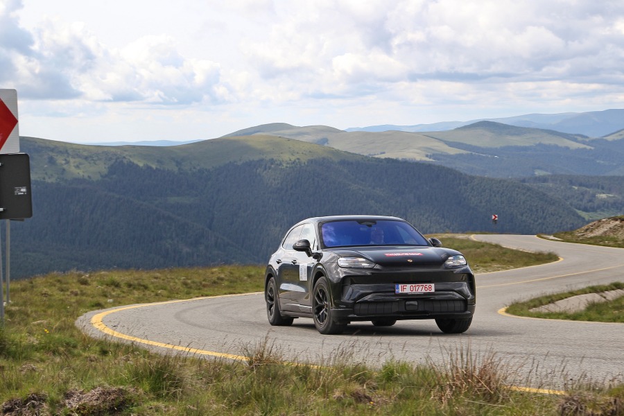 Porsche Cayenne EV Grand Tour 2026 