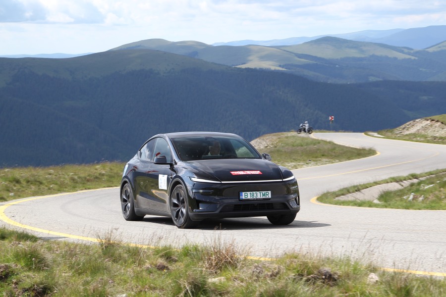 Tesla Model Y Grand Tour 2026