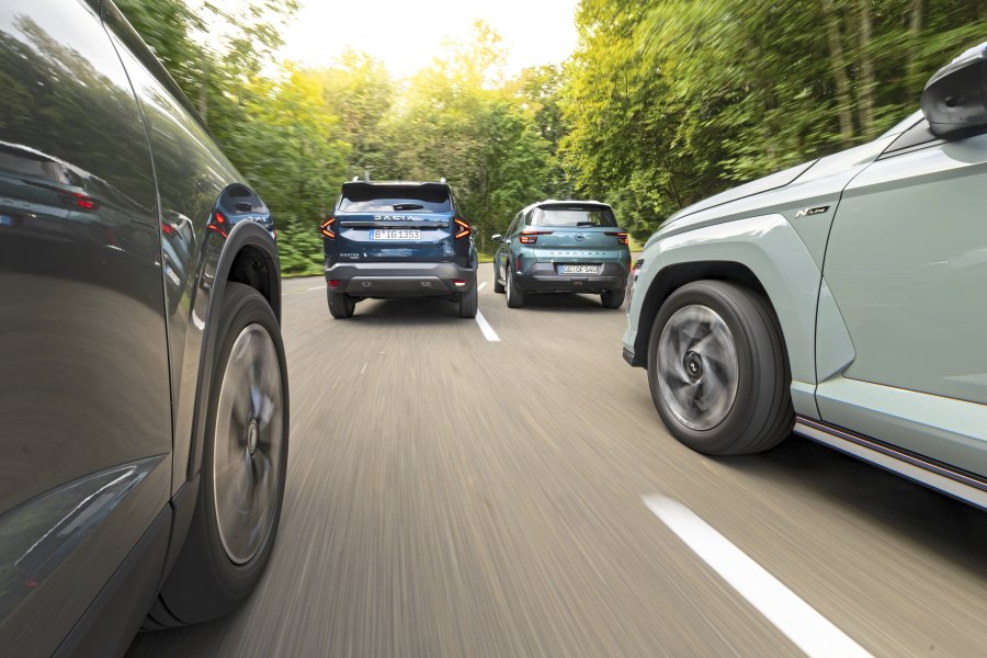 test comparativ Dacia Bigster, Hyundai Kona, Opel Frontera, Skoda Karoq